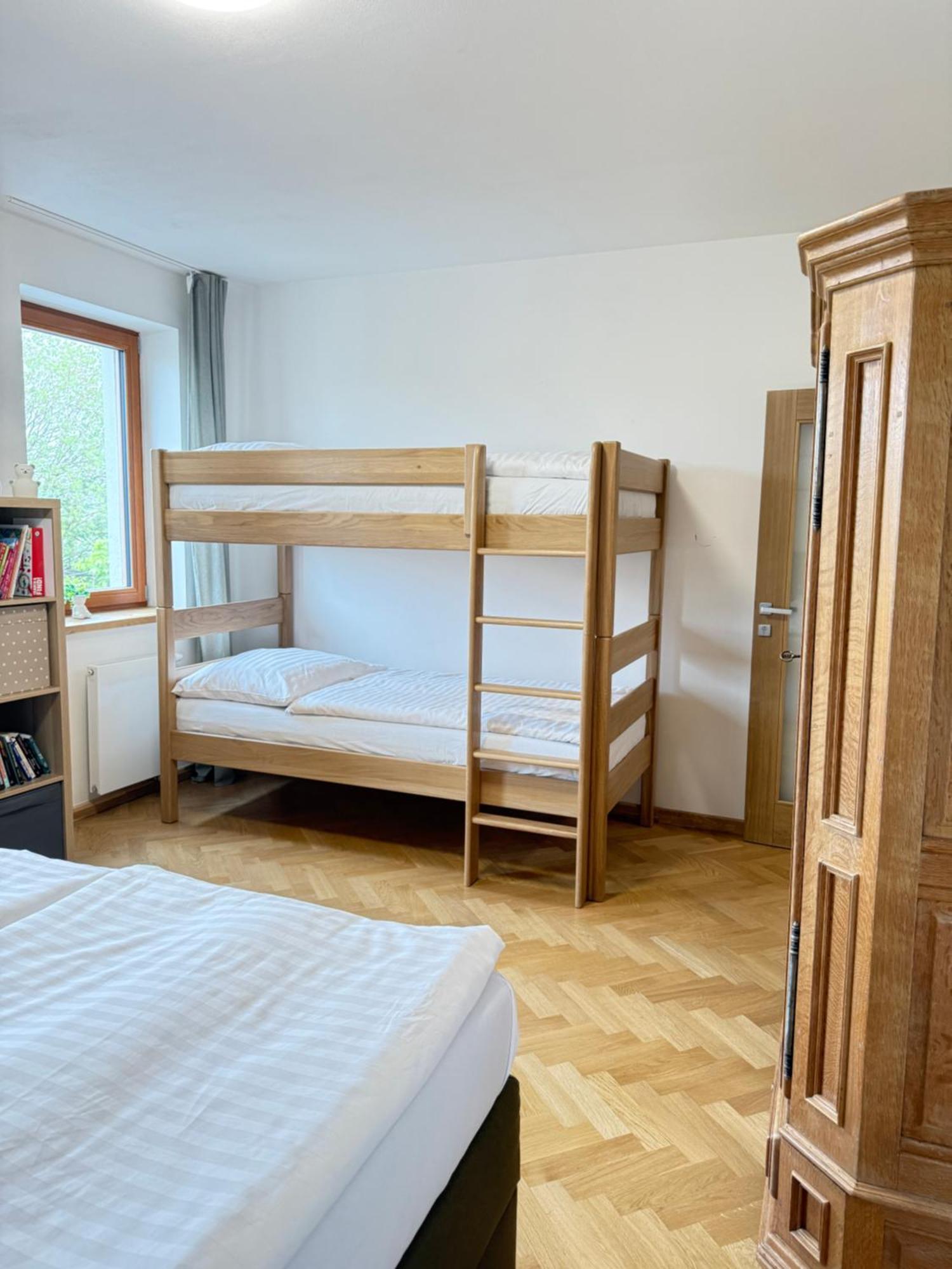 Familyvilla, New 4 Luxury Big Apartments, Parking * Praga